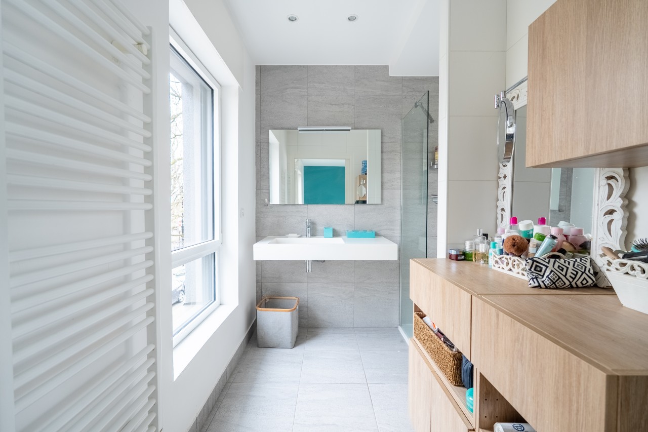 yH0h9pkzF8az9bkDkY8nhGpzLaSYQD5maHTqASJh.jpg salle d'eau maison d'architecte